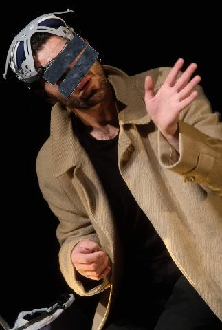 Mariano Viggiano e Giorgia Lunghi in LOADING 2101