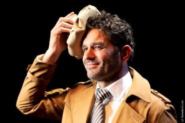 PIANTANDO CHIODI NEL PAVIMENTO CON LA FRONTE di Eric Bogosian